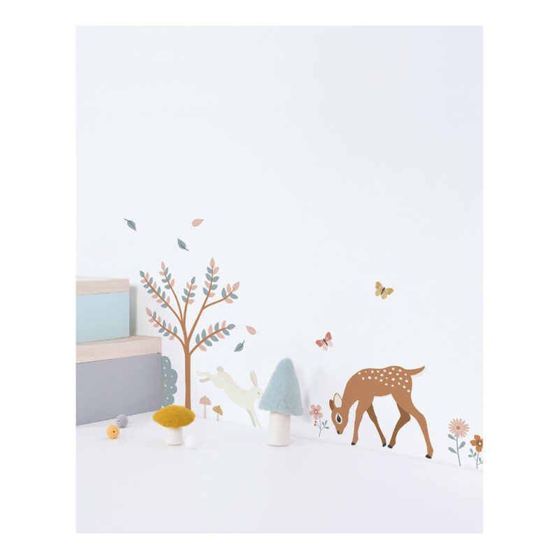 Hert In Bos Muursticker A3 Jöro Lilipinso Bosdieren Plakken Muur Thema Dieren Bos Natuur Schattig Bomen Plantjes Kind Decoratie Kinderkamer Lili-S1477